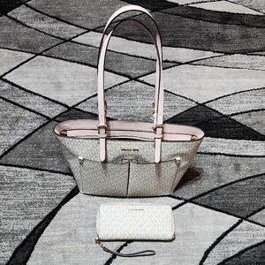 MICHAEL KORS JET SET DOUBLE POCKET POWDER BLUSH TOTE & WRISTLET WALLET BUNDLE